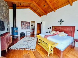 5 bedrooms, iron/ironing board, travel cot, free WiFi - Beautiful and Modern 5 Bedroom Lake Atitlán Paradise with Pool & Jacuzzi (San Lucas Tolimán)