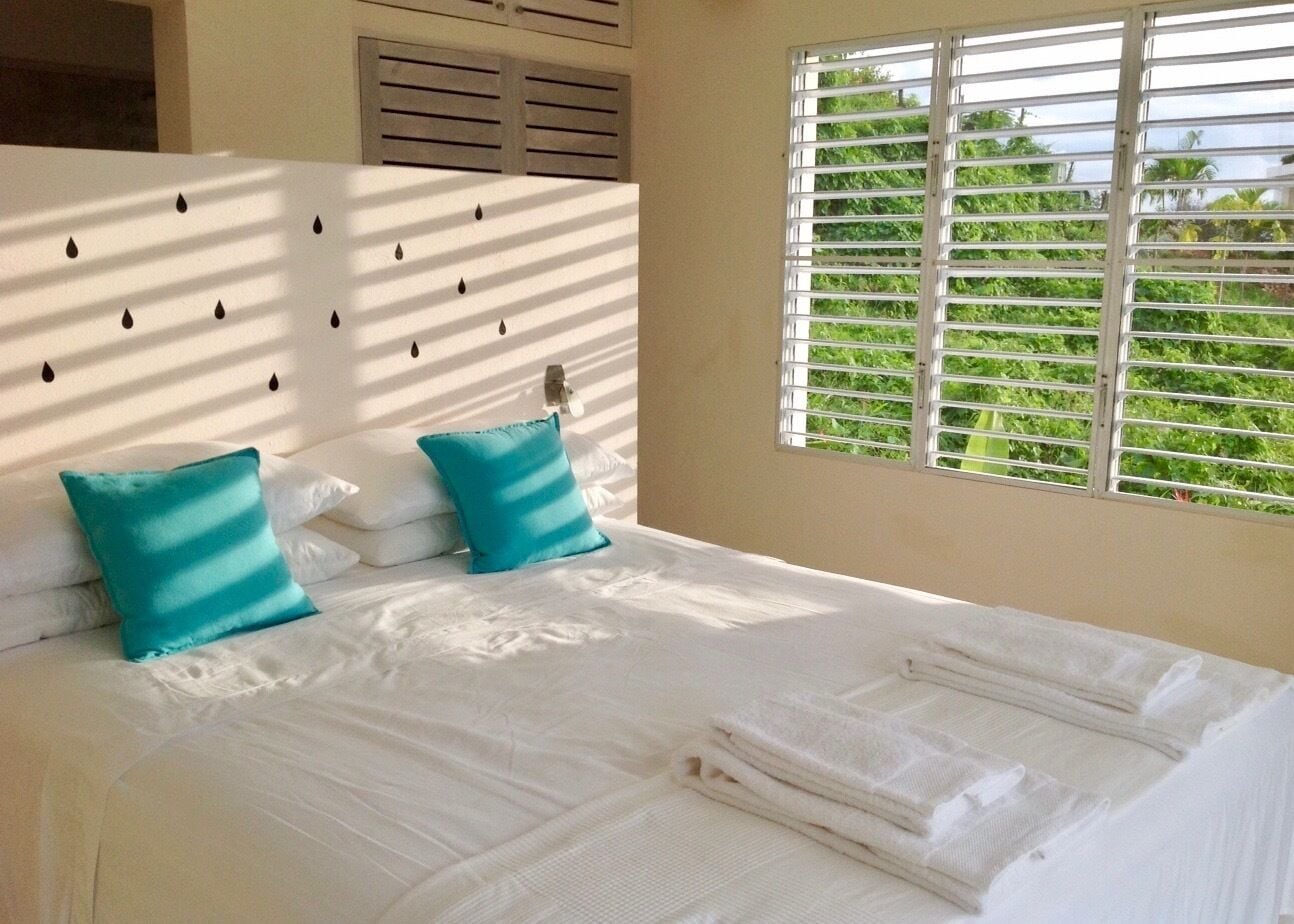 4 habitaciones, caja de seguridad en la habitación y escritorio 