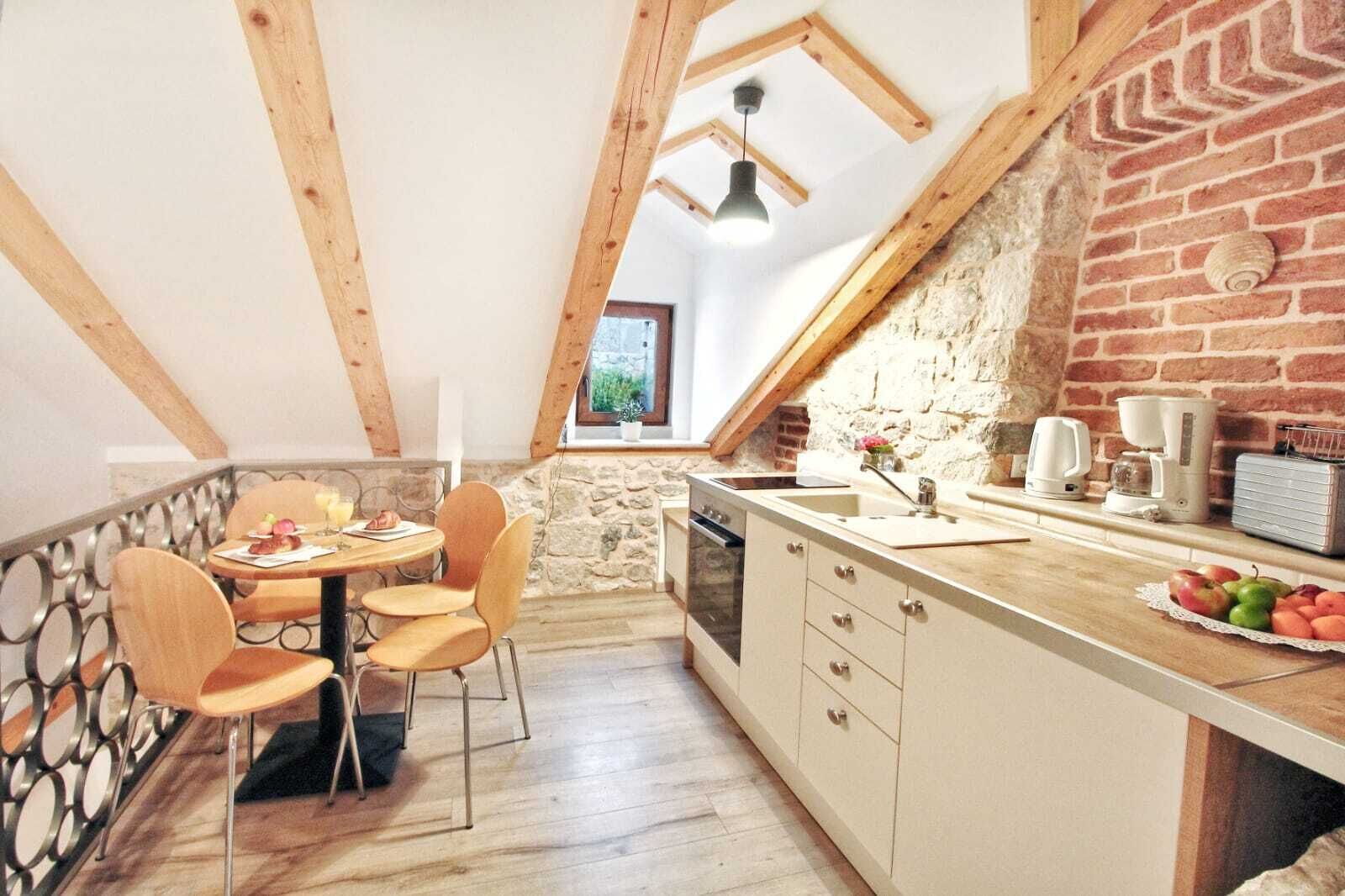 Kühlschrank, Ofen, Wasserkocher mit Kaffee-/Teezubehör, Wasserkocher