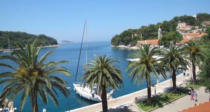 Appartement Rénové Dans La Maison En Pierre Dans Le Centre Du Vieux Cavtat