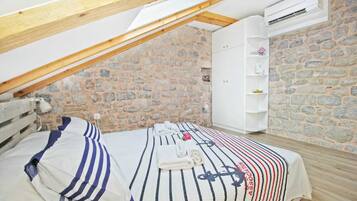 1 bedroom, in-room safe, iron/ironing board, free WiFi