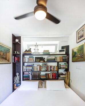 4 bedrooms, in-room safe, desk, iron/ironing board - Idyllic location with stunning view located in Park forest & 100m from the sea (Split)
