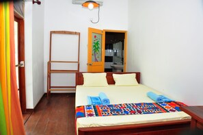 9 bedrooms, iron/ironing board, free WiFi, bed sheets - Leopard City Hostel  - Stay near Yala National Park - Enjoy Safari (Yoda Kandiya)