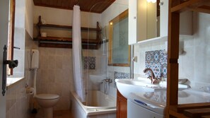 Combined shower/bathtub, hair dryer, towels, soap