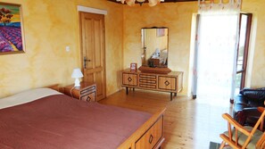 3 bedrooms, in-room safe, desk, iron/ironing board
