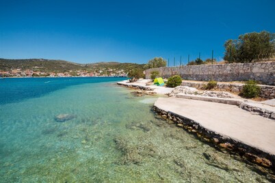 A2 modern apartment with garden, 80m from beach