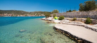 A2 modern apartment with garden, 80m from beach