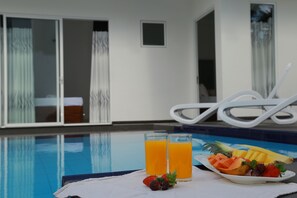Pool - FIVE BEDROOM DELUXE VILLA WITH PRIVATE SWIMMING POOL (Habaraduwa)