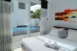 5 bedrooms, desk, iron/ironing board, free WiFi - FIVE BEDROOM DELUXE VILLA WITH PRIVATE SWIMMING POOL (Habaraduwa)