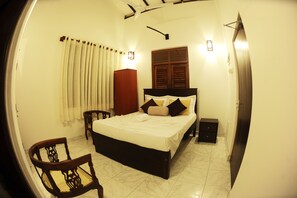 5 bedrooms, desk, iron/ironing board, free WiFi - FIVE BEDROOM DELUXE VILLA WITH PRIVATE SWIMMING POOL (Habaraduwa)