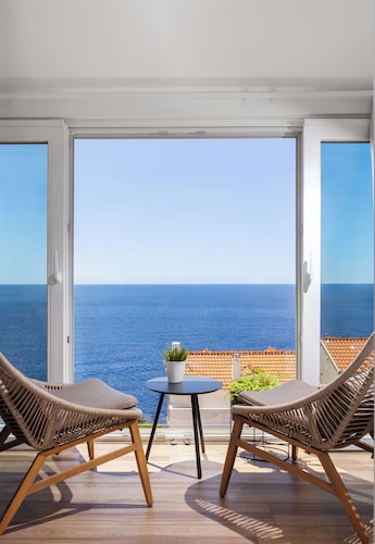 "Apartment SEVEN" with Stunning Sea View