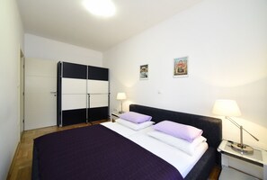 2 bedrooms, iron/ironing board, WiFi, bed sheets
