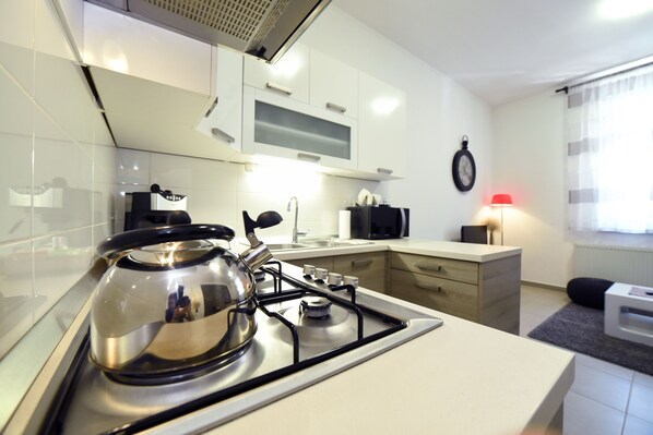 Fridge, microwave, oven, stovetop
