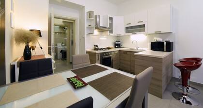 Cozy two bedrooms apartment in vivid neighborhood