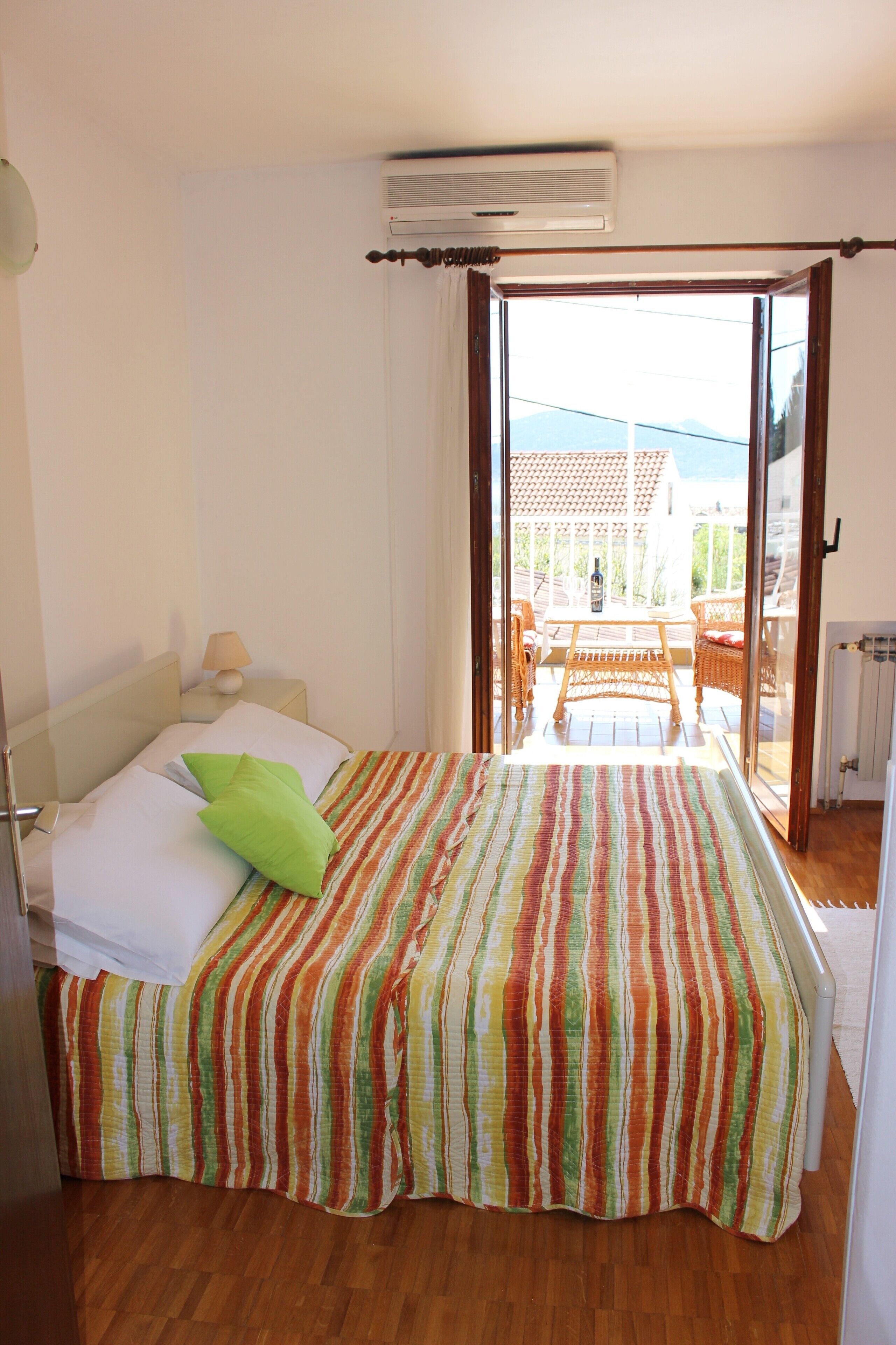 2 Schlafzimmer, Schreibtisch, Reisekinderbett, kostenloses WLAN