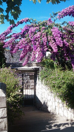 Enceinte de lâhĂ©bergement