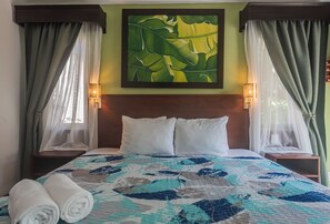 6 Schlafzimmer, Zimmersafe, Schreibtisch, Bügeleisen/Bügelbrett