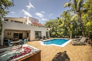 A modern house with a swimming pool, lounge chairs, and a hot tub. - Villa Lumavi · Private Pool · Sleeps 15 · Weekday Housekeeping Included (Playa del Carmen)
