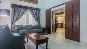 Smart TV, lettore DVD, libri