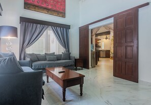 Smart TV, lettore DVD, libri