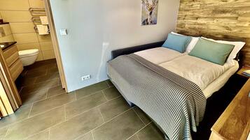 4 多间卧室、熨斗/熨衣板、免费 WiFi、床单