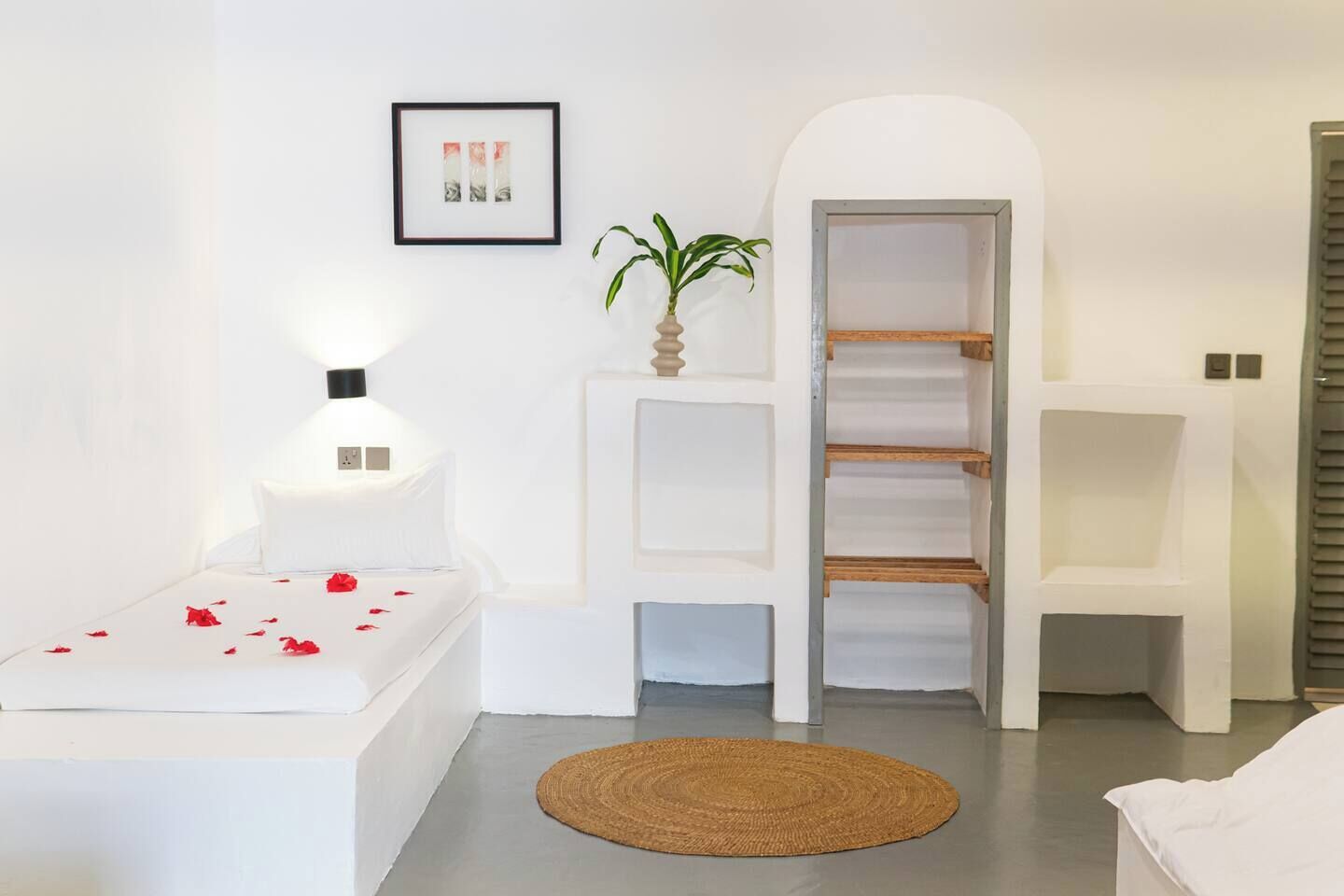 3 chambres, coffres-forts dans les chambres, fer et planche à repasser