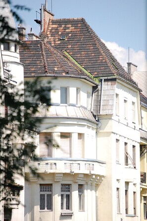 Exterior - Apartment next Danube river 5 min walk to Parliament , AC , personal welcome (Budapest)