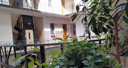 Topfloor 2 chambres à cÎté du Danube à 5 minutes à pied du Parlement, AC, wifi
