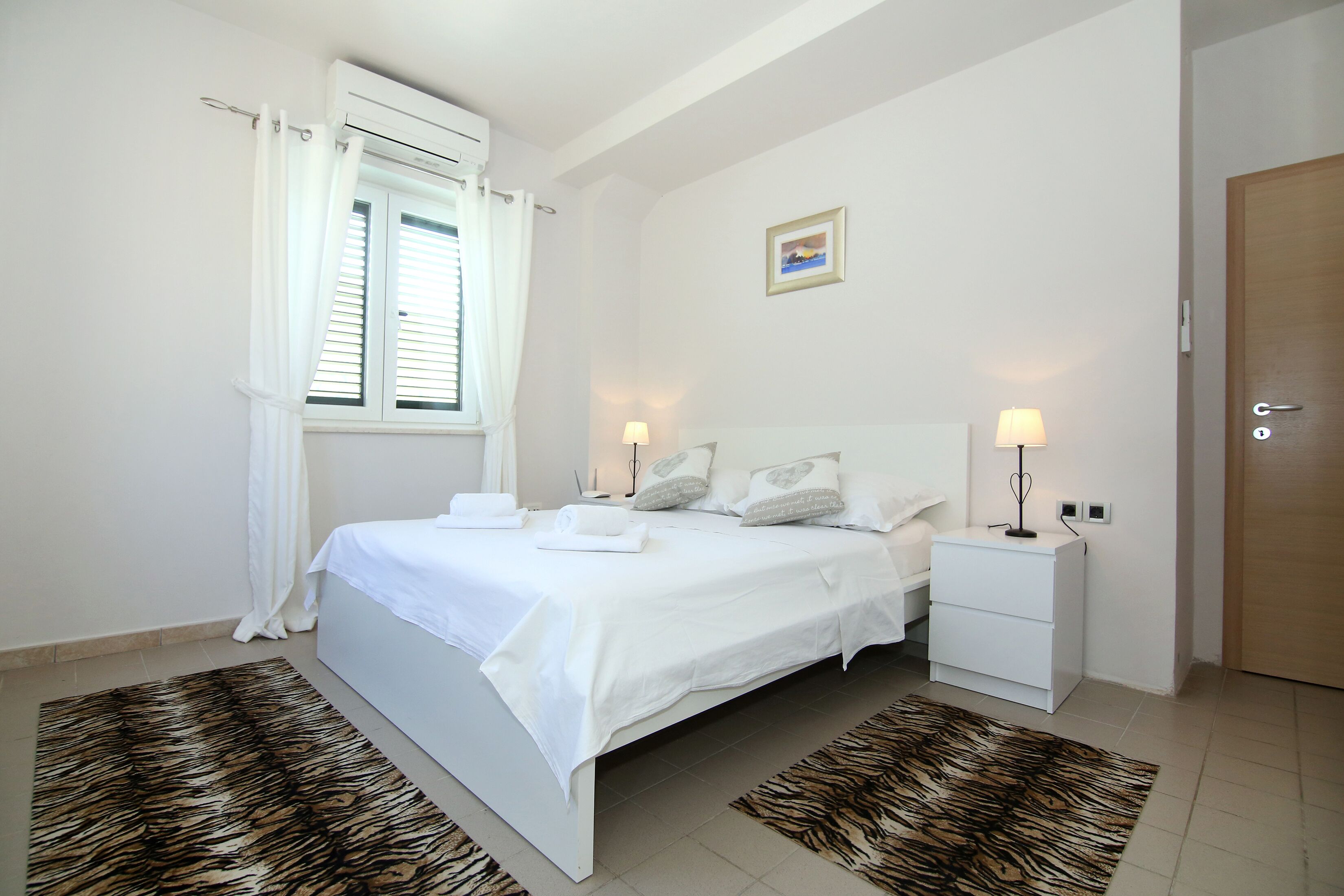 3 bedrooms, iron/ironing board, WiFi (free), bed sheets