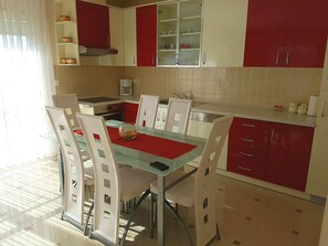 Kühlschrank, Ofen, Herdplatte, Geschirrspüler