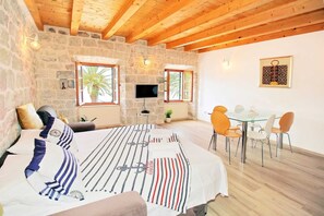 1 chambre, coffres-forts dans les chambres, fer et planche Ă repasser