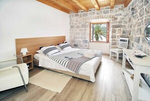 1 bedroom, in-room safe, iron/ironing board, travel cot - Seafront apartment in a historically designated stone house fully updated (Cavtat)