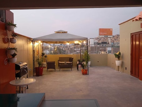 Terrace/patio. Tranquil Spacious Apt in Surco 20 mins to Park Kennedy Miraflores