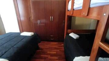 2 habitaciones, tabla de planchar con plancha y wifi gratis