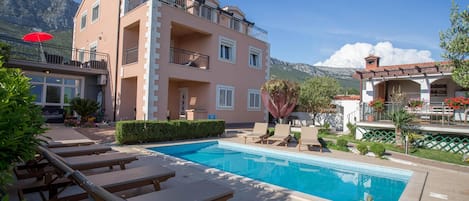 Outdoor pool, a heated pool