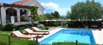 Beautiful Seaview Villa with spaceous plot