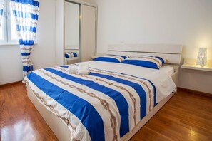 7 bedrooms, iron/ironing board, free WiFi, bed sheets