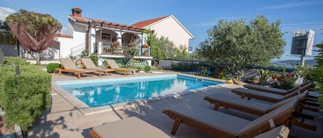 Piscine extérieure, piscine chauffée