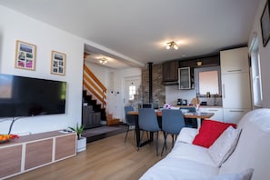 TV, fireplace, DVD player, stereo