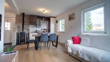TV, fireplace, DVD player, stereo