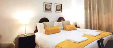 7 chambres, fer et planche à repasser, Wi-Fi, draps fournis