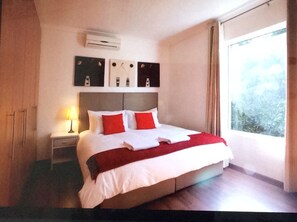 7 bedrooms, iron/ironing board, WiFi, bed sheets