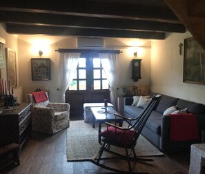 Fernseher, Kamin, Tischfußball