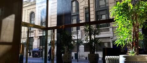 المنشأة من الداخل