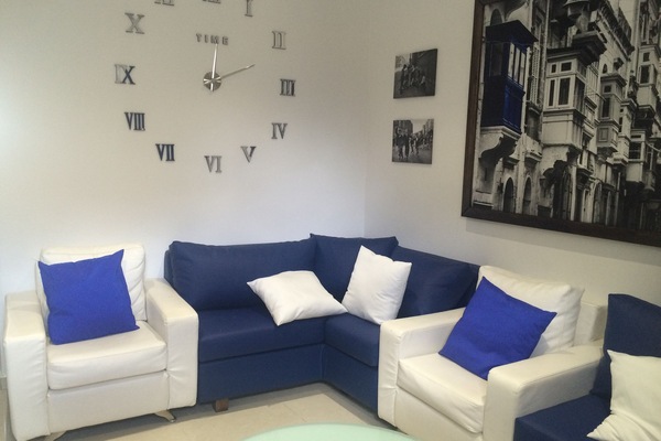 a lovely sitting room sits 8 very relaxing with a 40inch led tv full wifi