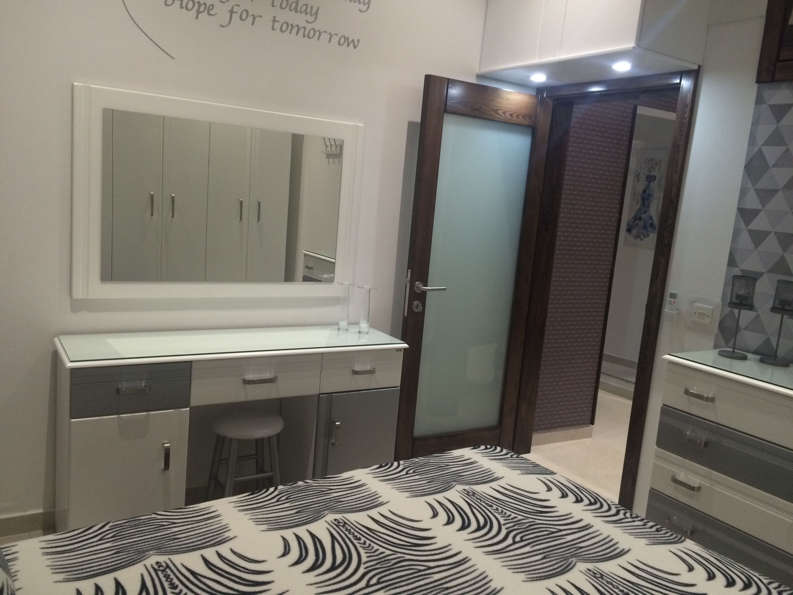 3 soverom, strykejern/-brett, internettilgang og sengetøy