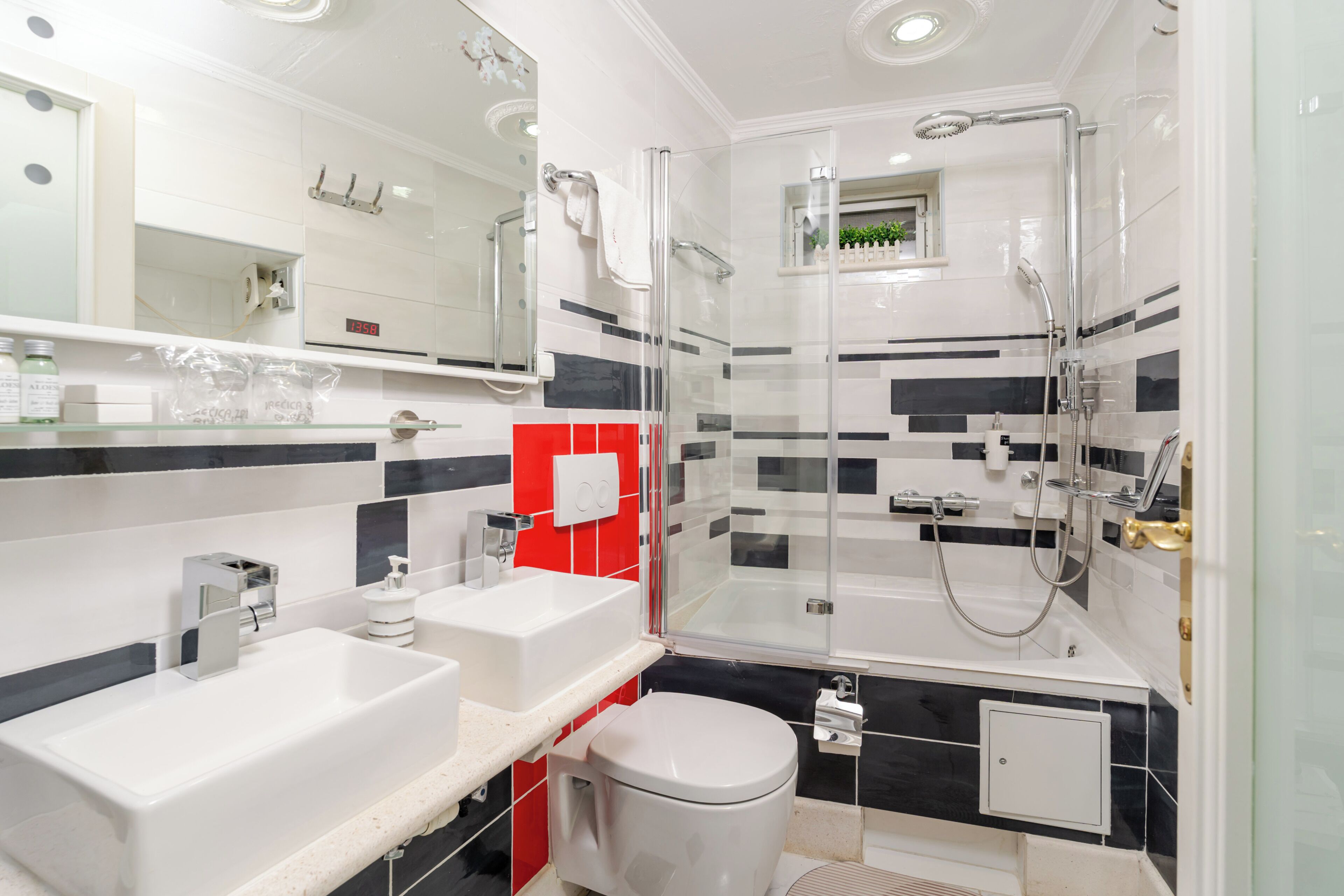 Bathtub, hair dryer, towels, shampoo