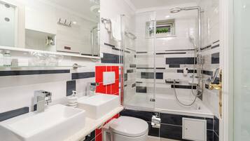 Bathtub, hair dryer, towels, shampoo