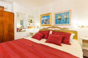 2 bedrooms, in-room safe, iron/ironing board, free WiFi