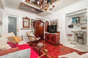 Tv, böcker och datorskärmar